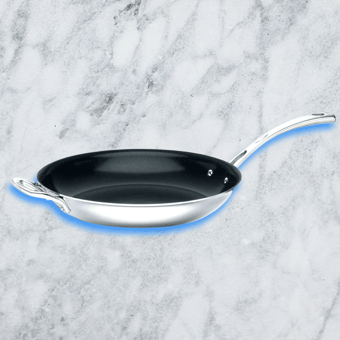 https://luxio.com/cdn/shop/files/cuisinart-french-classic-tri-ply-stainless-12-inch-nonstick-skillet-with-helper-handlesilver-luxio-2_700x700.png?v=1690865960